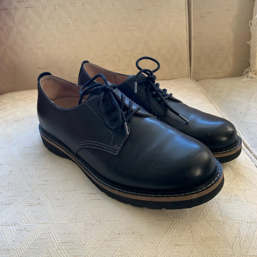 Täōs women’s loafers, size 9.5